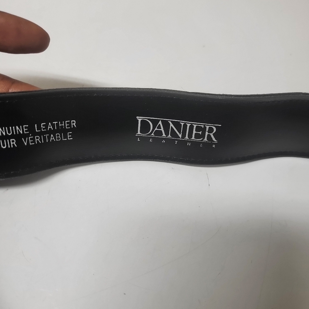 ✨️Host pick✨️Vintage Danier Genuine Leather  green suede with black lining  Belt - Picture 5 of 14